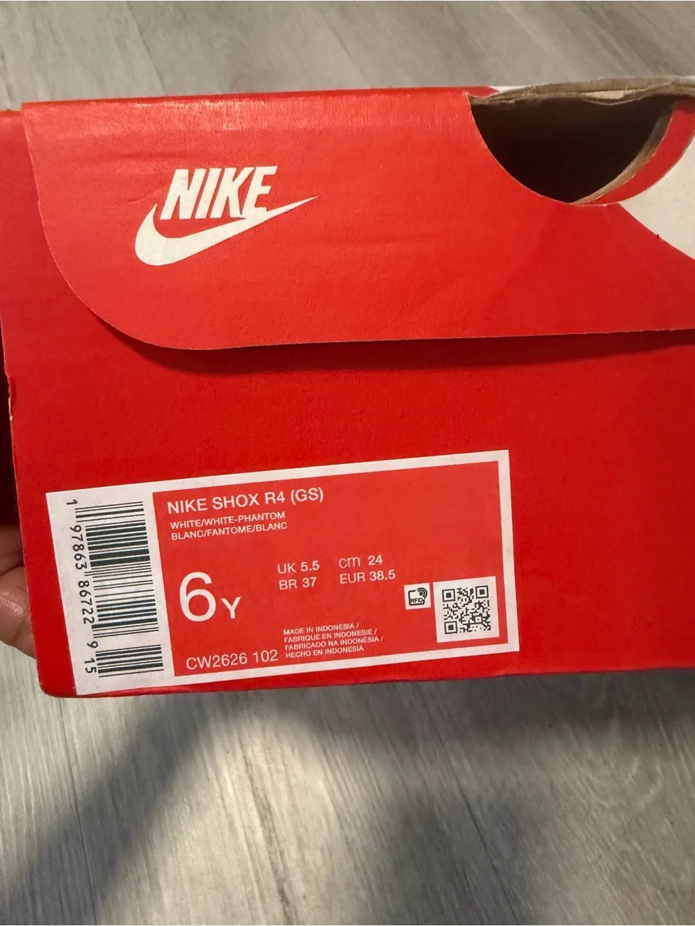 Nike shox youth 6 fits a woman 7